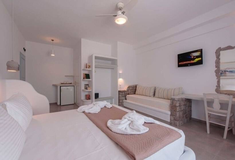 Номер Стандарт Вид на Море, Tania Milos