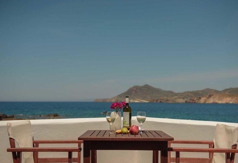Quarto Estandar Vista Mar, Tania Milos