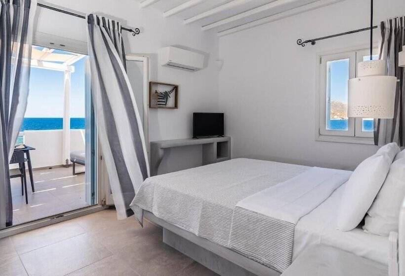 Номер Стандарт Вид на Море, Tania Milos