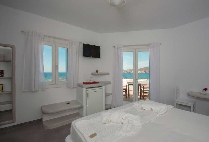 Номер Стандарт Вид на Море, Tania Milos