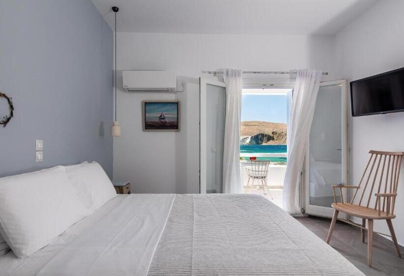 Номер Стандарт Вид на Море, Tania Milos