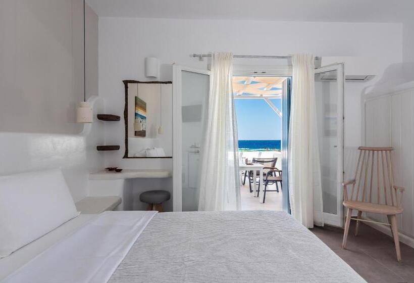 Номер Стандарт Вид на Море, Tania Milos