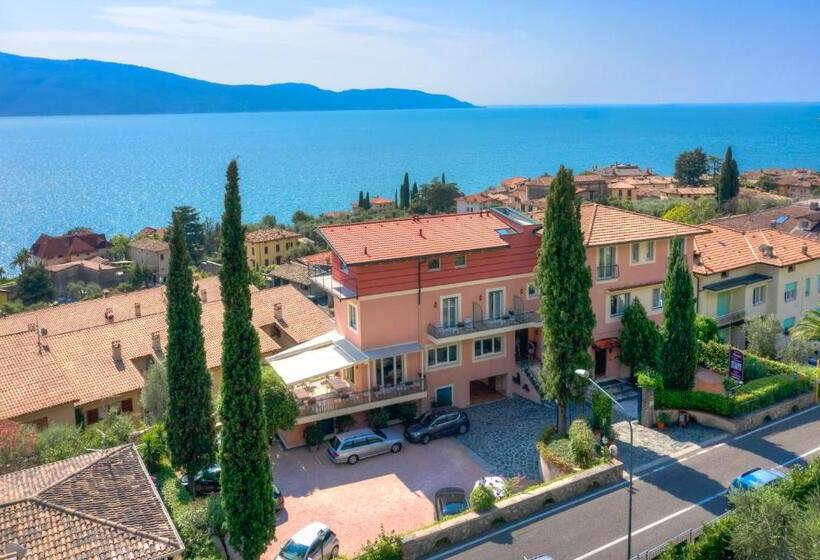 غرفة قياسية, Villa Europa