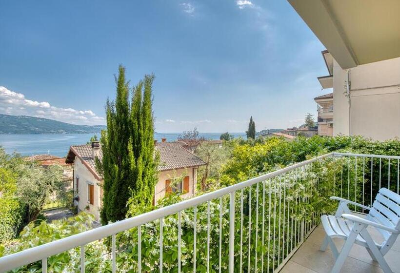 غرفة كلاسيكية مطلّة علي البحيرة, Villa Europa