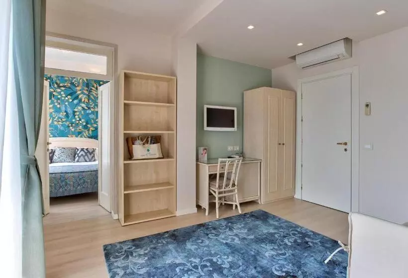 Suite with lake view, Villa Europa