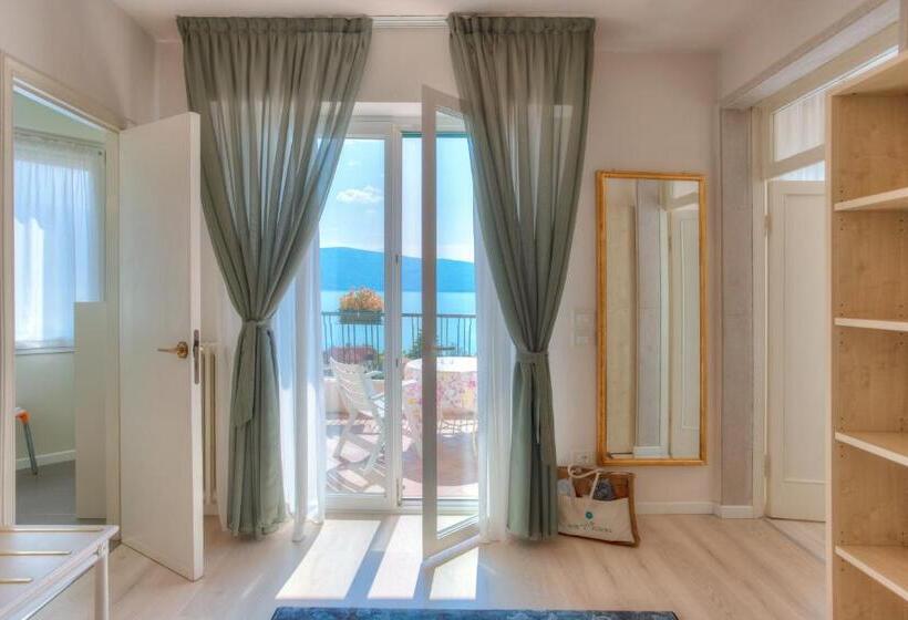 جناح مطل على البحيرة, Villa Europa