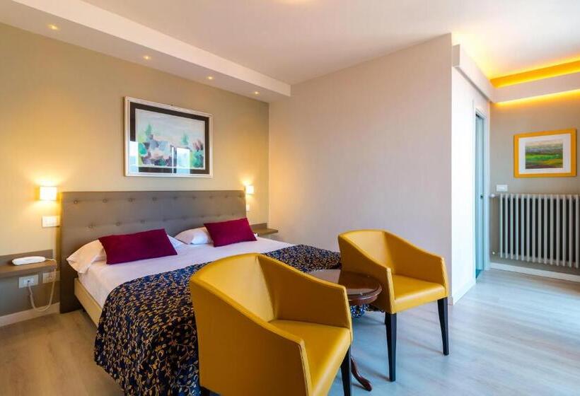 جناح مطل على البحيرة, Villa Europa