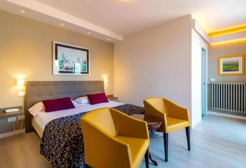 Suite with lake view, Villa Europa