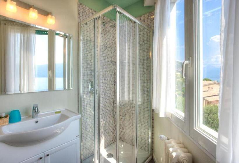 جناح مطل على البحيرة, Villa Europa