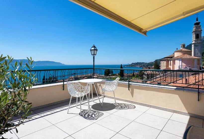 جناح جونيور, Villa Europa