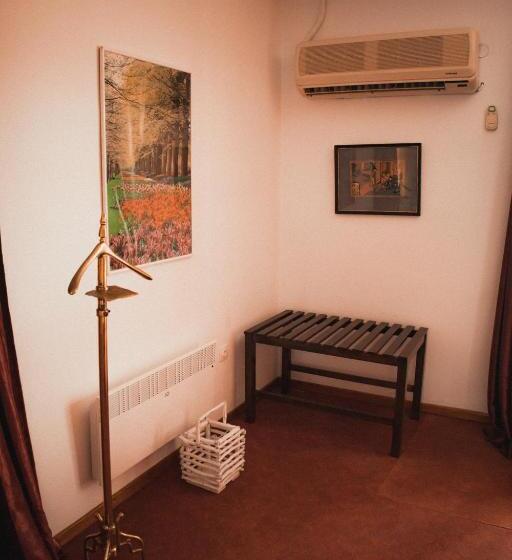 سوییت جونیور با چشم‌انداز استخر, Villa Olympia