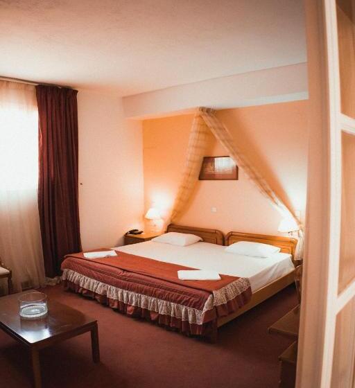 سوییت با چشم‌انداز استخر, Villa Olympia