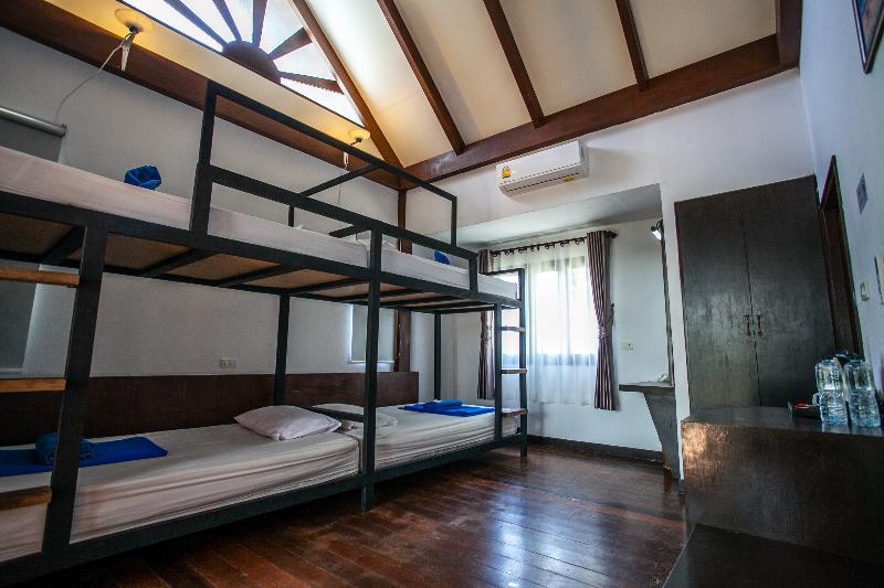 2段ベッド付スタンダード4人部屋, Phitharom Pp Resort