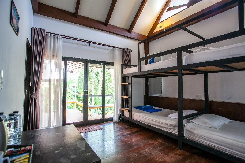 스탠다드 4인룸 2층침대 구비, Phitharom Pp Resort