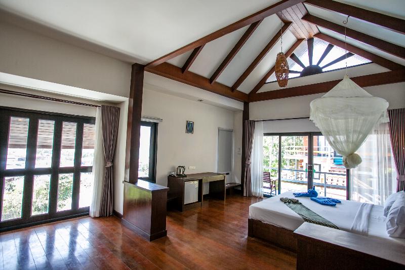 디럭스 룸, Phitharom Pp Resort