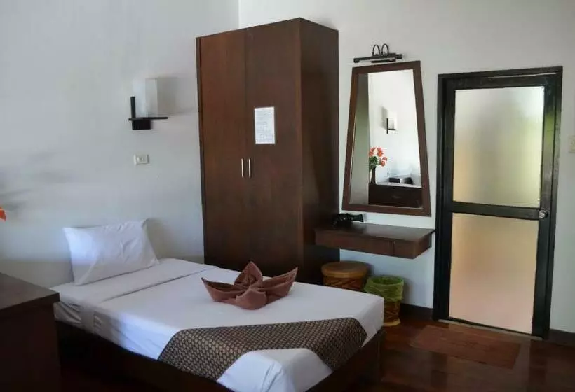 Perhehuone, Phitharom Pp Resort