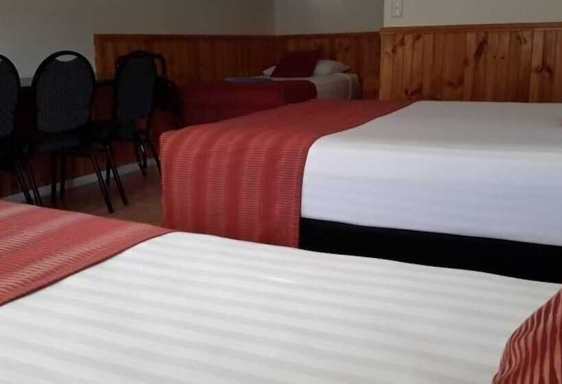 חדר משפחתי, Twin Towns Motel