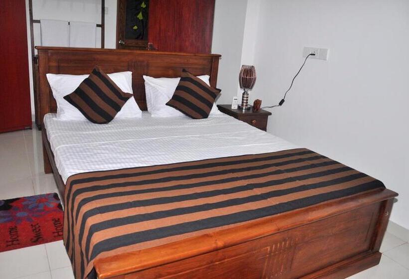 חדר משפחתי, Induruwa Beach Villa