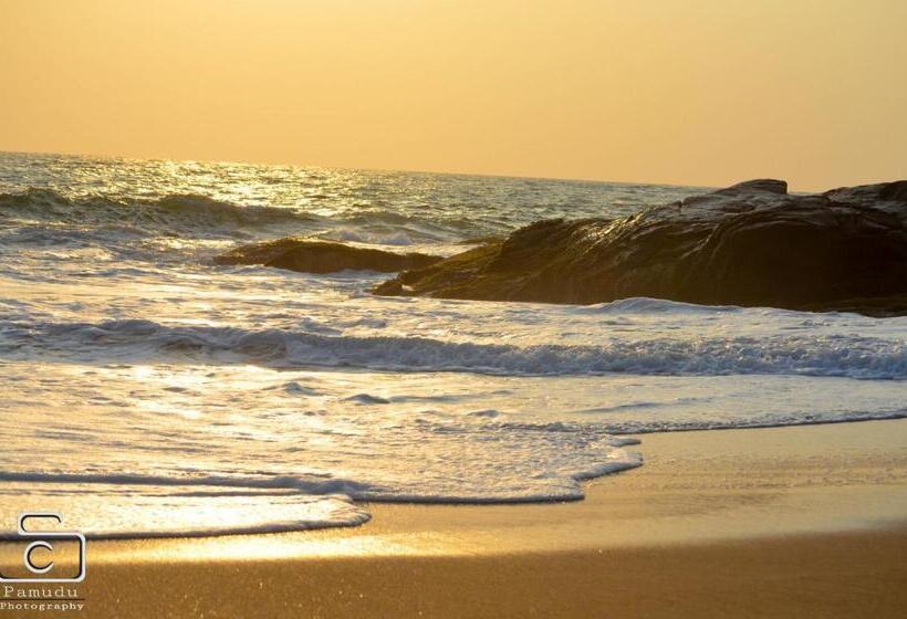 חדר משפחתי, Induruwa Beach Villa