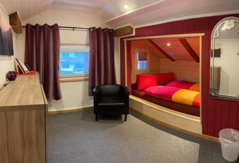 Habitació Estàndard Bany Compartit, Adventure Hostel