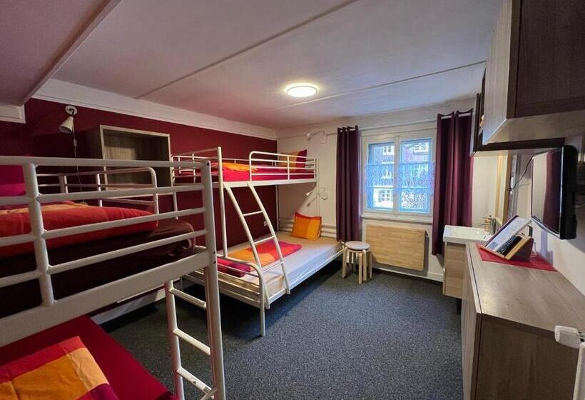 Ortak Banyolu Aile Odası, Adventure Hostel