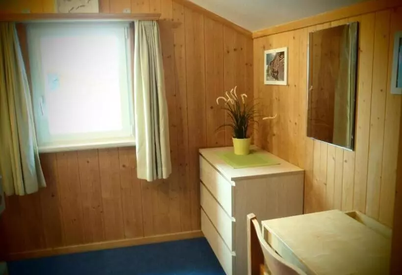 Habitació Estàndard Individual Bany Compartit, Adventure Hostel