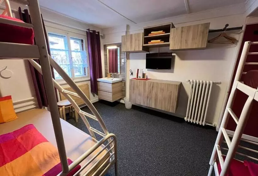 Habitació Triple Estàndard Bany Compartit, Adventure Hostel