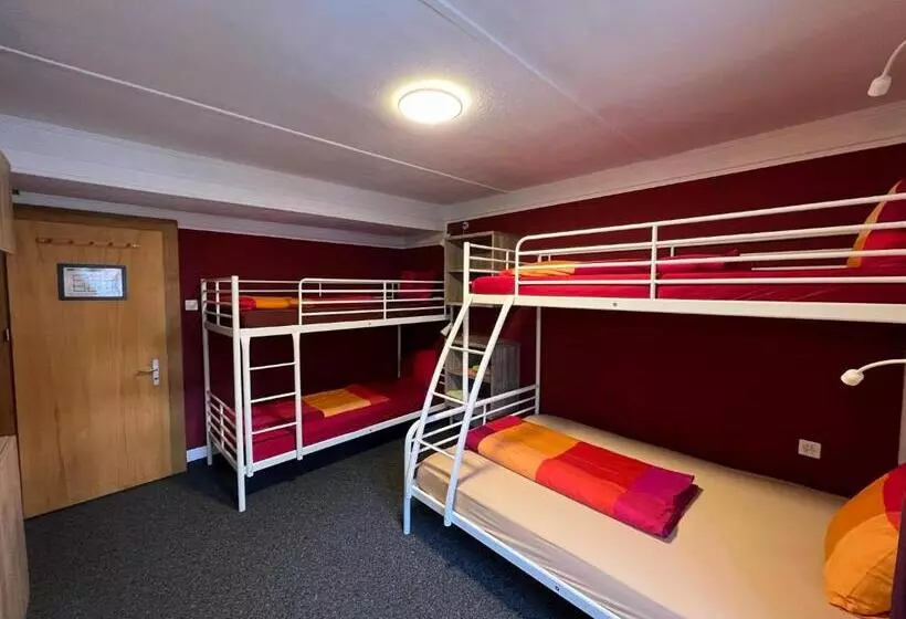 Habitació Quàdruple Estàndard Bany Compartit, Adventure Hostel