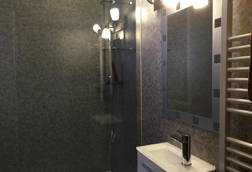 Ortak Banyolu Standart Dört Kişilik Oda, Adventure Hostel