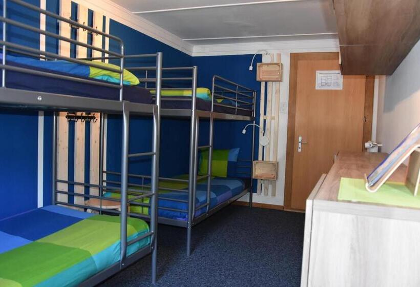 Ortak Banyolu Standart Dört Kişilik Oda, Adventure Hostel