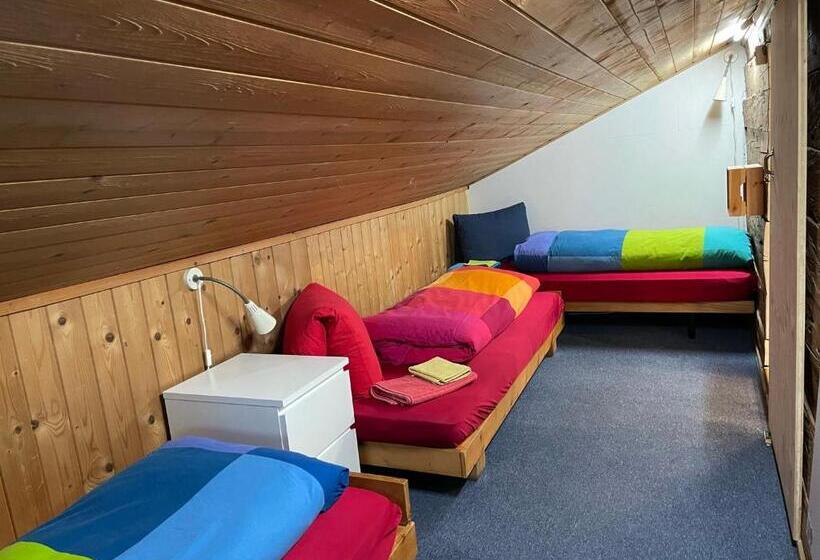 Aile Stüdyosu, Adventure Hostel