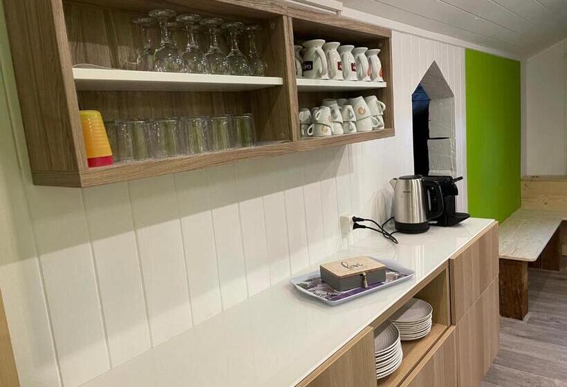 Aile Stüdyosu, Adventure Hostel