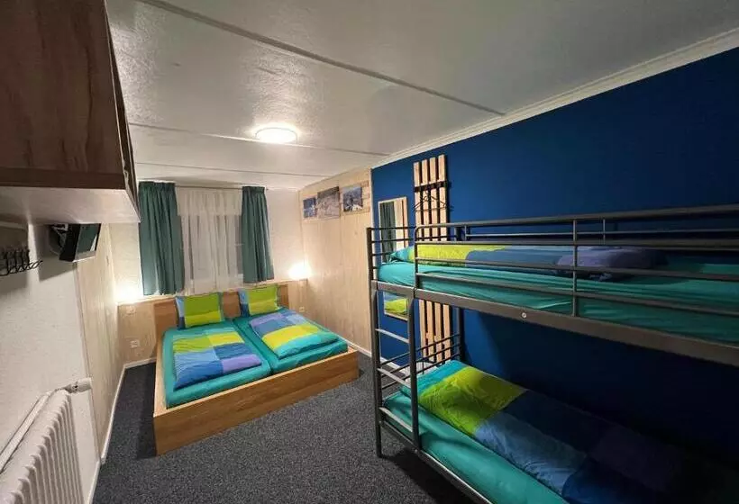 Junior Suite Vista Muntanya, Adventure Hostel