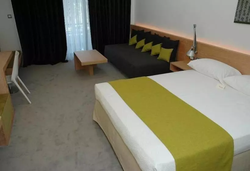 Standard Kolmen Hengen Huone, 1000 Colors