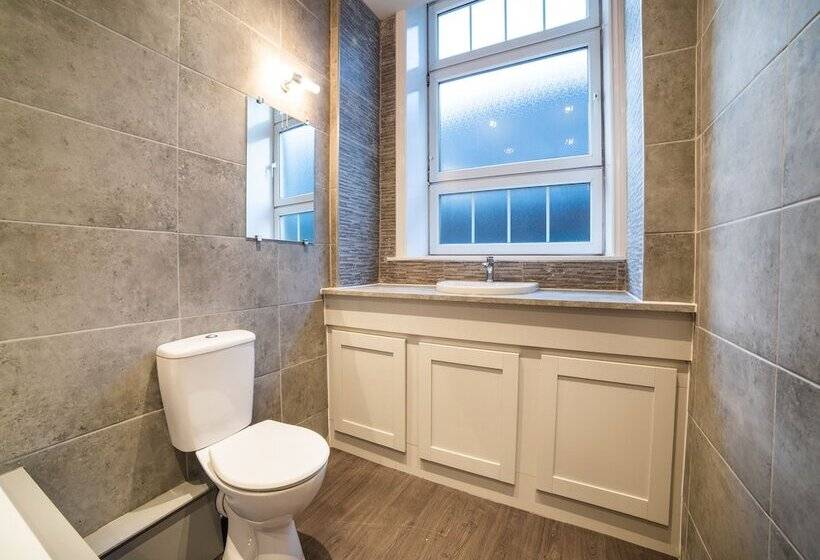 اتاق لوکس, Churchill S