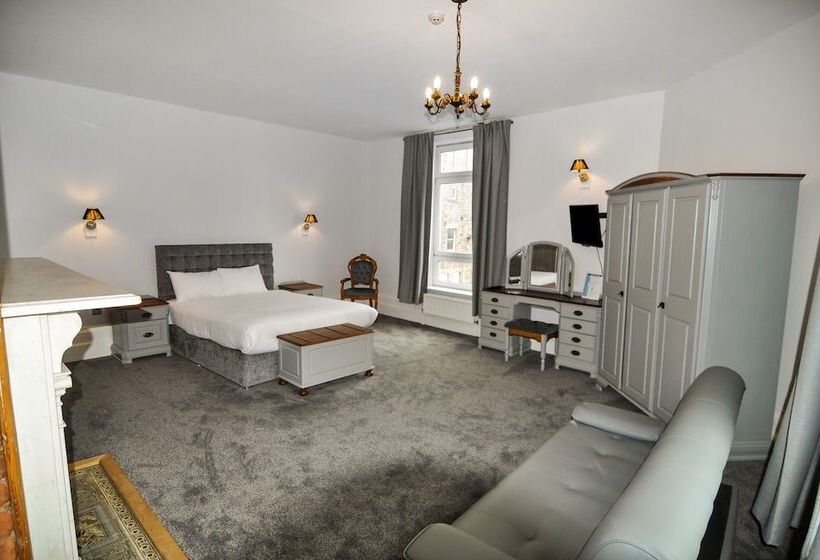 اتاق استاندارد سه نفره, Churchill S