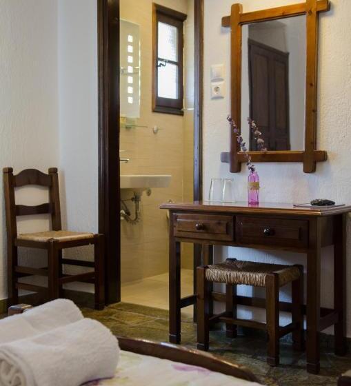 اتاق استاندارد سه نفره, Elli