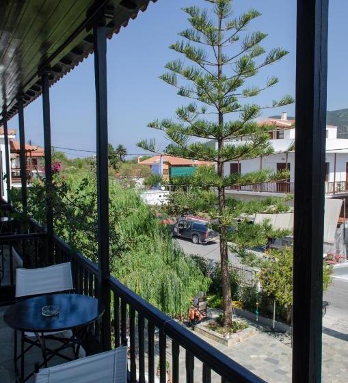 اتاق استاندارد سه نفره, Elli