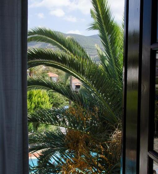 اتاق استاندارد سه نفره, Elli