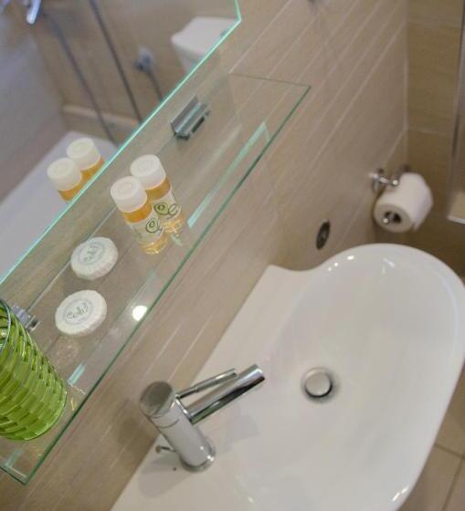 اتاق خانوادگی, Elli