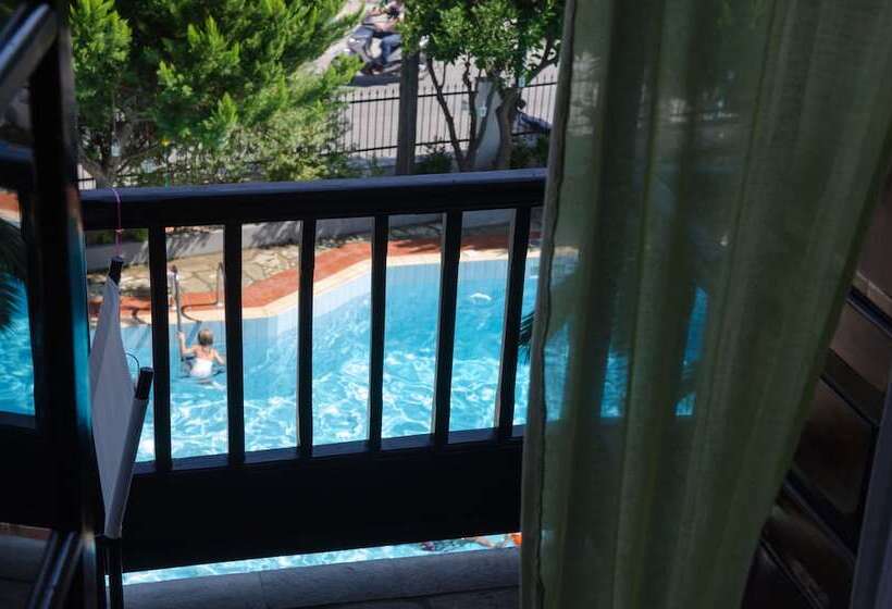 اتاق استاندارد سه نفره, Elli