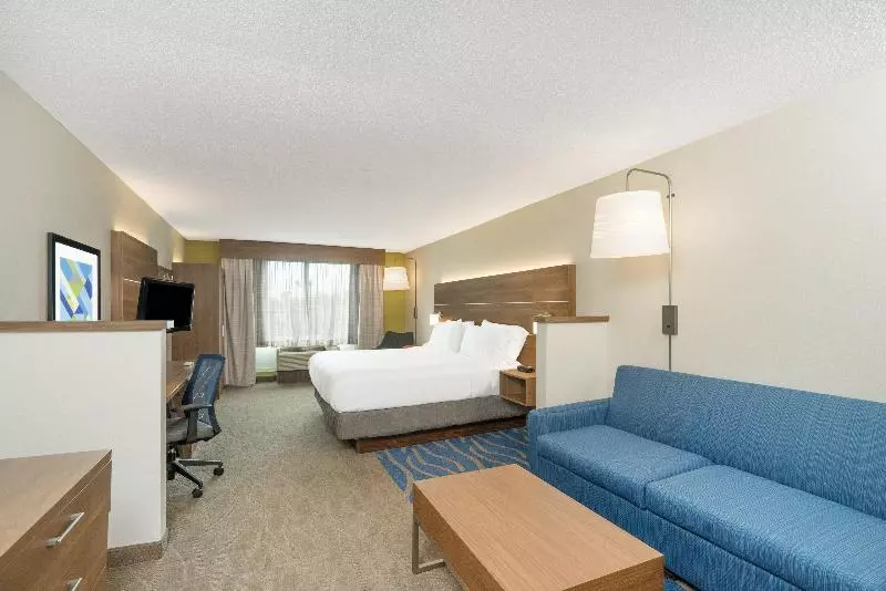 キングサイズベッドのスイートルーム, Holiday Inn Express Hotel & Suites Frankfort, An Ihg