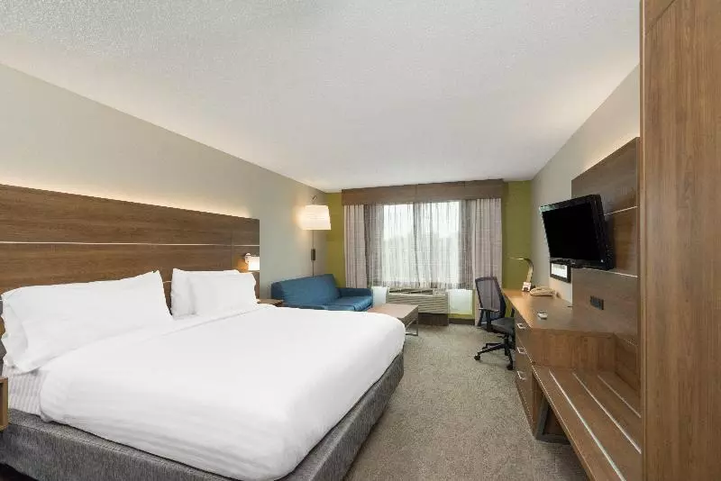 キングサイズベッドのスタンダードルーム, Holiday Inn Express Hotel & Suites Frankfort, An Ihg