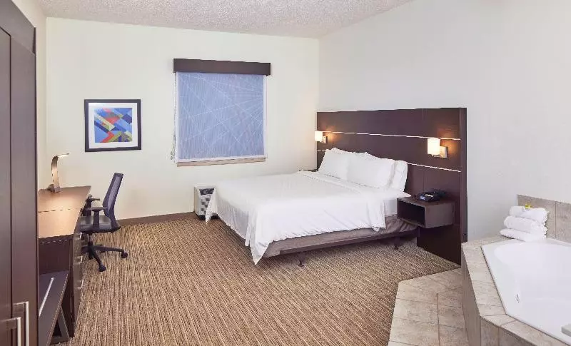 اتاق استاندارد با تخت بزرگ, Holiday Inn Express Hotel & Suites  Gadsden, An Ihg
