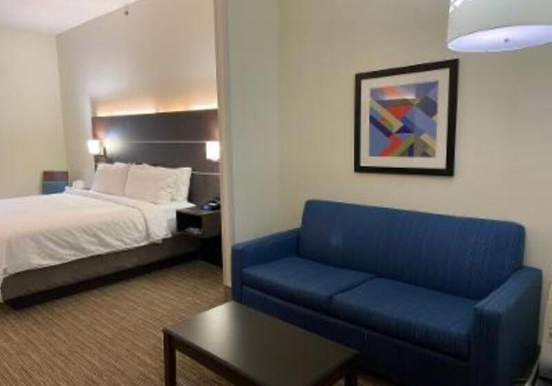 Люкс Кровать Кинг, Holiday Inn Express Hotel & Suites  Gadsden, An Ihg