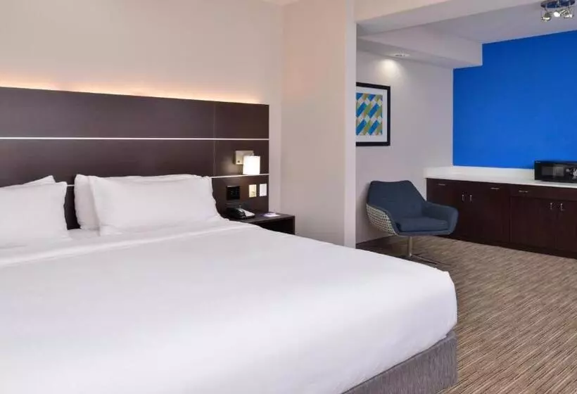 キングサイズベッドのスタンダードルーム, Holiday Inn Express Hotel & Suites La Place, An Ihg