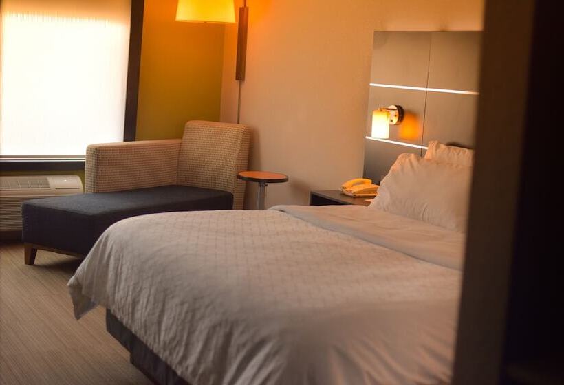 جناح, Holiday Inn Express Hotel & Suites Maryville, An Ihg