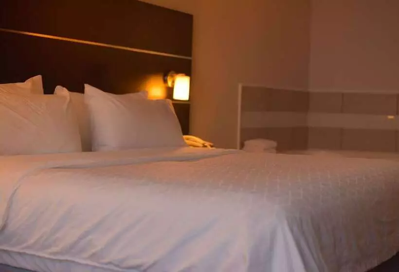 スイート, Holiday Inn Express Hotel & Suites Maryville, An Ihg