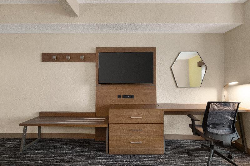 스위트 킹사이즈 침대, Holiday Inn Express & Suites Pembroke Pines Sheridan St, An Ihg