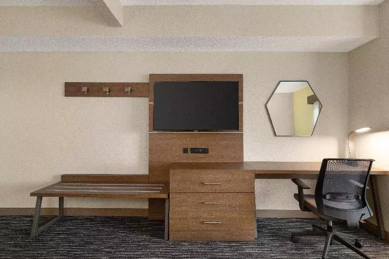 キングサイズベッドのスイートルーム, Holiday Inn Express & Suites Pembroke Pines Sheridan St, An Ihg